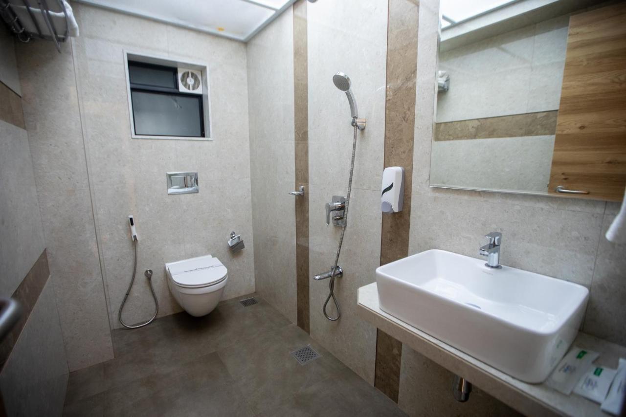 Hotel Naaz Executive Mumbai Dış mekan fotoğraf