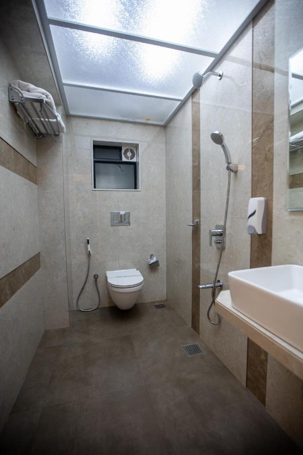 Hotel Naaz Executive Mumbai Dış mekan fotoğraf