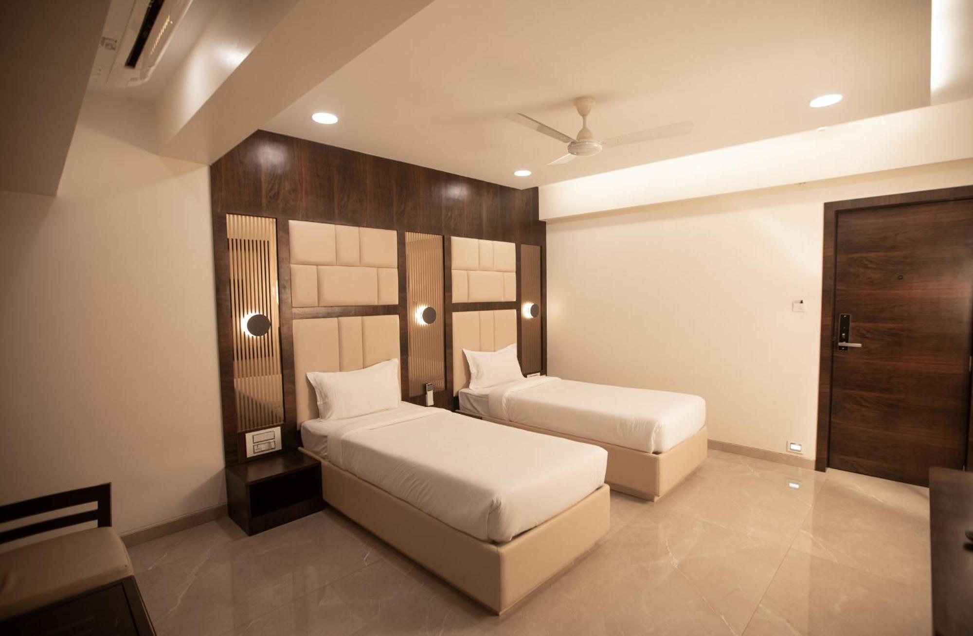 Hotel Naaz Executive Mumbai Dış mekan fotoğraf