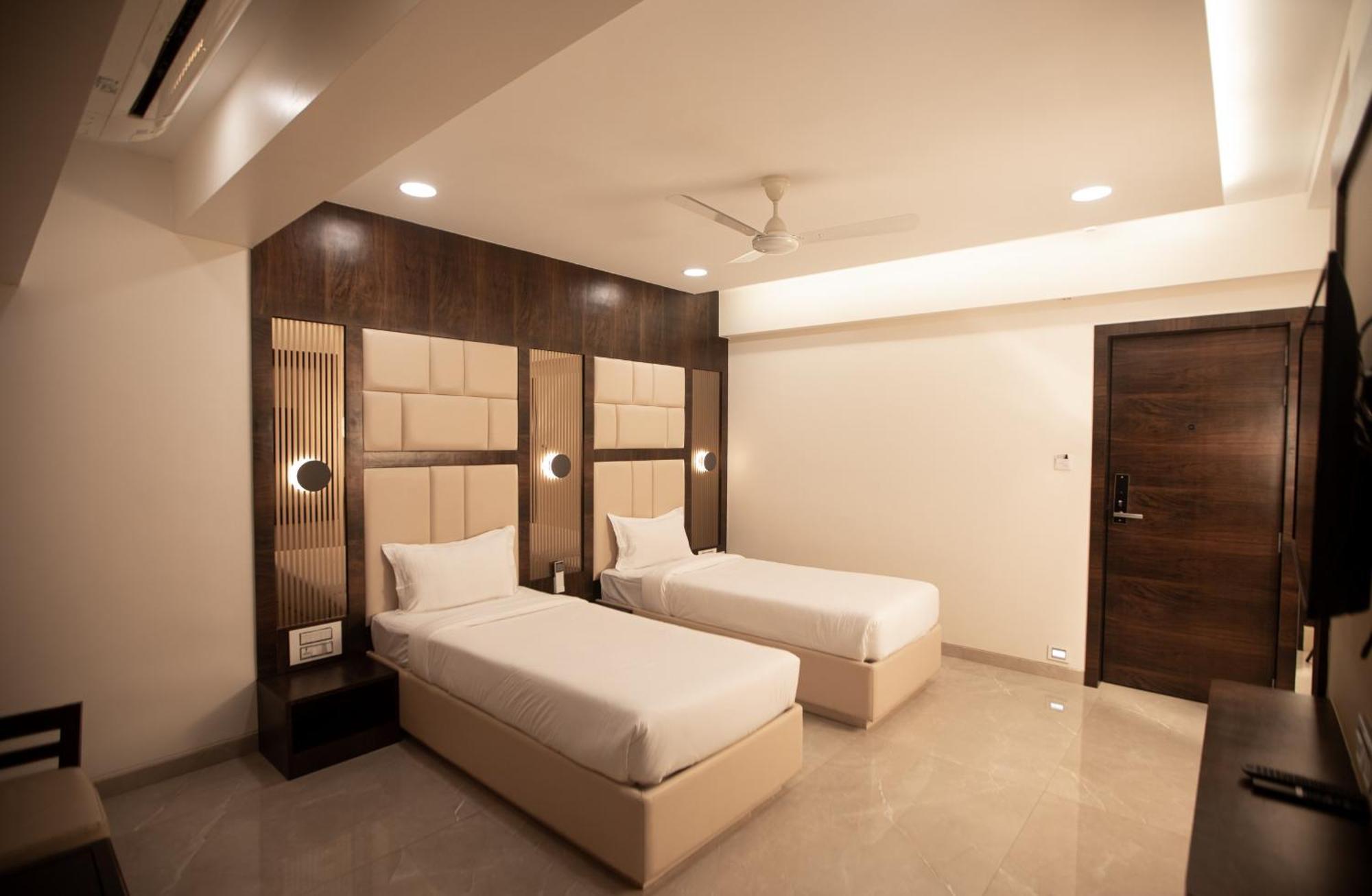 Hotel Naaz Executive Mumbai Dış mekan fotoğraf