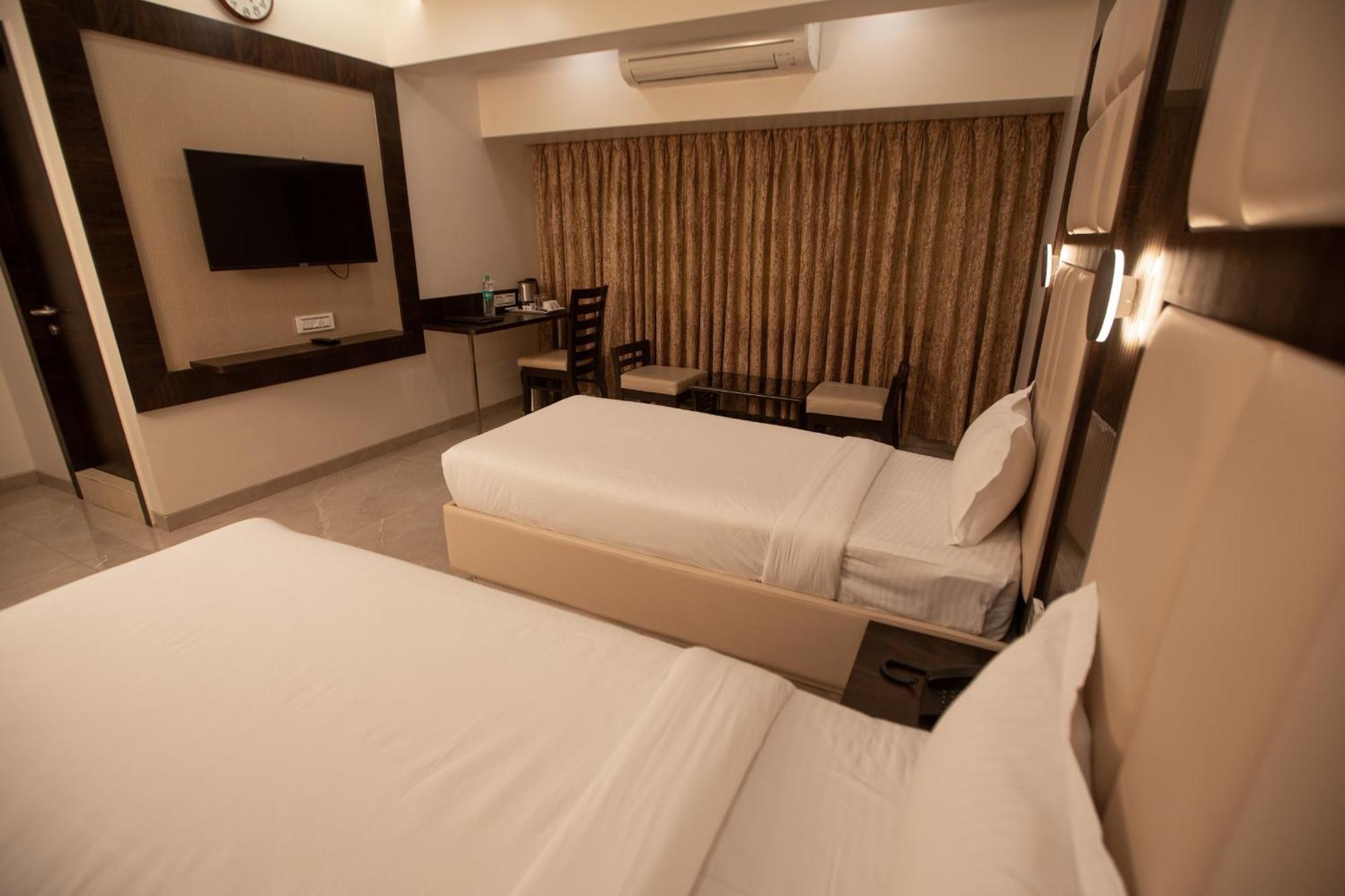 Hotel Naaz Executive Mumbai Dış mekan fotoğraf